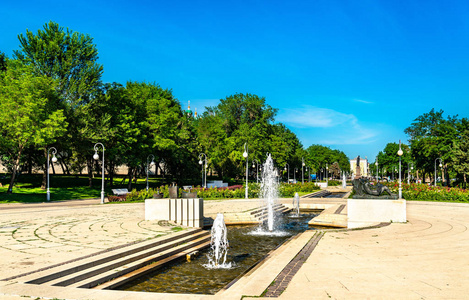 俄罗斯阿斯特拉罕市中心的喷泉