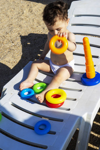白种人 假日 玩具 夏天 可爱极了 男孩 海滩 乐趣 假期