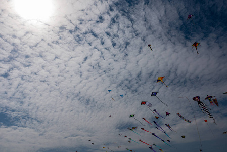 空气 飞行 家庭 夏天 闲暇 风筝 颜色 自由 天空 玩具