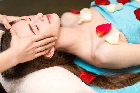 照顾 治疗 皮肤 美丽的 花瓣 沙龙 玫瑰 放松 身体 美容师