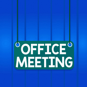 办公室会议记录。商务照片展示同事们聚在一起讨论问题或事情板颜色背景板附线板矩形。