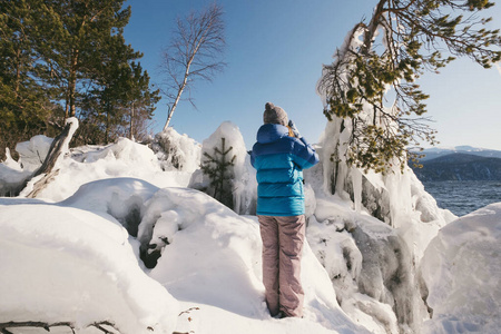 女人 旅游业 女孩 天空 气候 俄罗斯 西伯利亚 自然 旅行