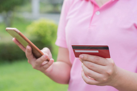 电子商务 顾客 支付 付款 信用 女人 女士 智能手机 应用