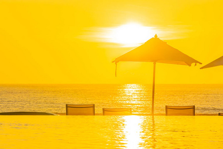 海洋 放松 天堂 棕榈 日落 海岸 酒店 椅子 美丽的 马尔代夫