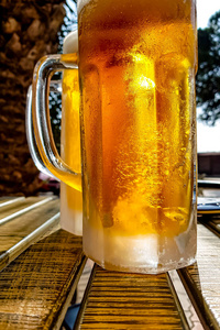 满的 啤酒 品脱 酒吧 寒冷的 酒精 饮料 玻璃 杯子 气泡