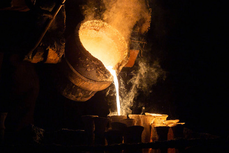 金属浇灌图片-金属浇灌素材-金属浇灌插画-摄图新视界