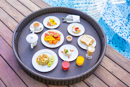 服务 早餐 巴厘岛 水塘 酒店 盘子 印度尼西亚 放松 桌子