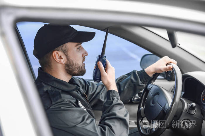 成人 职业 肖像 男人 车辆 警方 法律 白种人 保护 开车