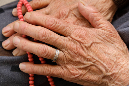 长者 祖母 医疗保健 年龄 戒指 古老的 援助 老年人 手指