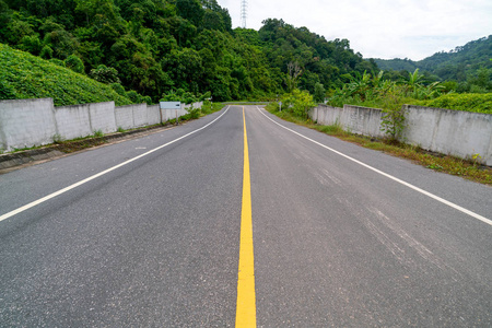 道路 车辆 自由 土地 小山 森林 假期 地平线 开车 路线