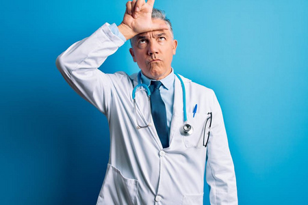 嘲笑 额头 医生 男人 失败 听诊器 健康 手势 面对 医院