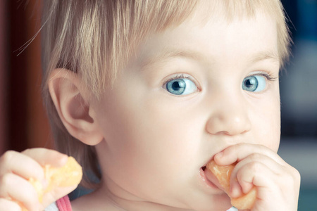 甜的 可爱的 肖像 食物 蹒跚学步的孩子 眼睛 微笑 婴儿