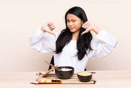 日本人 食物 生鱼片 手势 不喜欢 女人 大米 面条 坏的