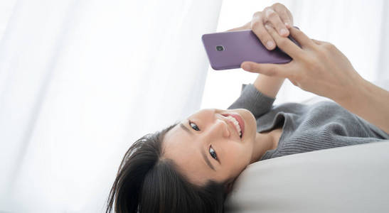 手机 韩国人 技术 因特网 微笑 会话 卧室 通信 学院