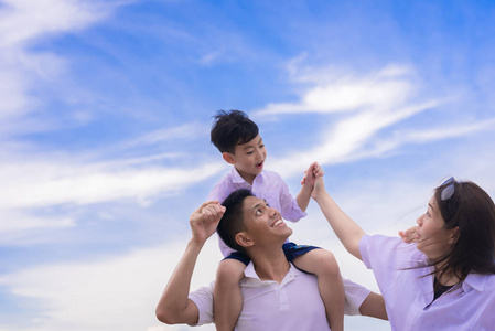 家庭 假期 在一起 小孩 情人 快乐 闲暇 美丽的 男人