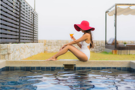 假期 健康 娱乐 美女 求助 夏天 女人 水塘 太阳 假日