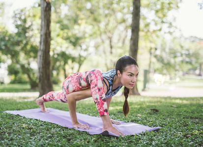 莲花 自然 人类 姿势 夏天 瑜伽 太阳 女孩 平衡 白种人