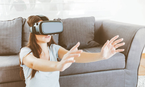 虚拟现实 可穿戴 玻璃杯 头戴式耳机 触摸 在室内 小工具