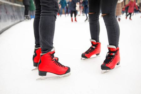 娱乐 男孩 极端 女人 溜冰鞋 在一起 季节 闲暇 滑冰运动员