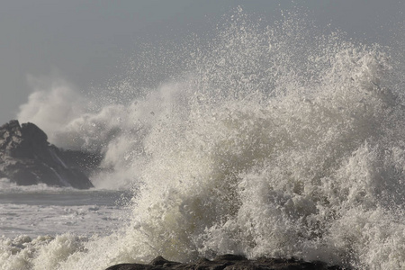 冲浪 海景 海滩 崩溃 喷雾 自然 液滴 危险的 环境 天空