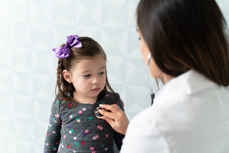女孩 女人 检查 职业 参观 童年 儿科 照顾 听诊器 病人