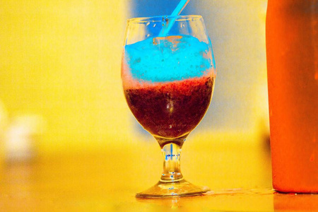 桌子 反射 饮料 透明的 白兰地 食物 庆祝 葡萄酒 果汁