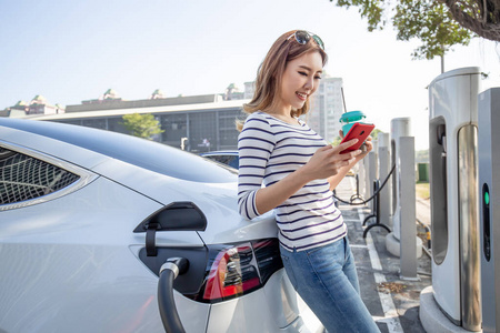 环境 汽车 连接 插座 权力 回收 饮料 充电 女人 车辆
