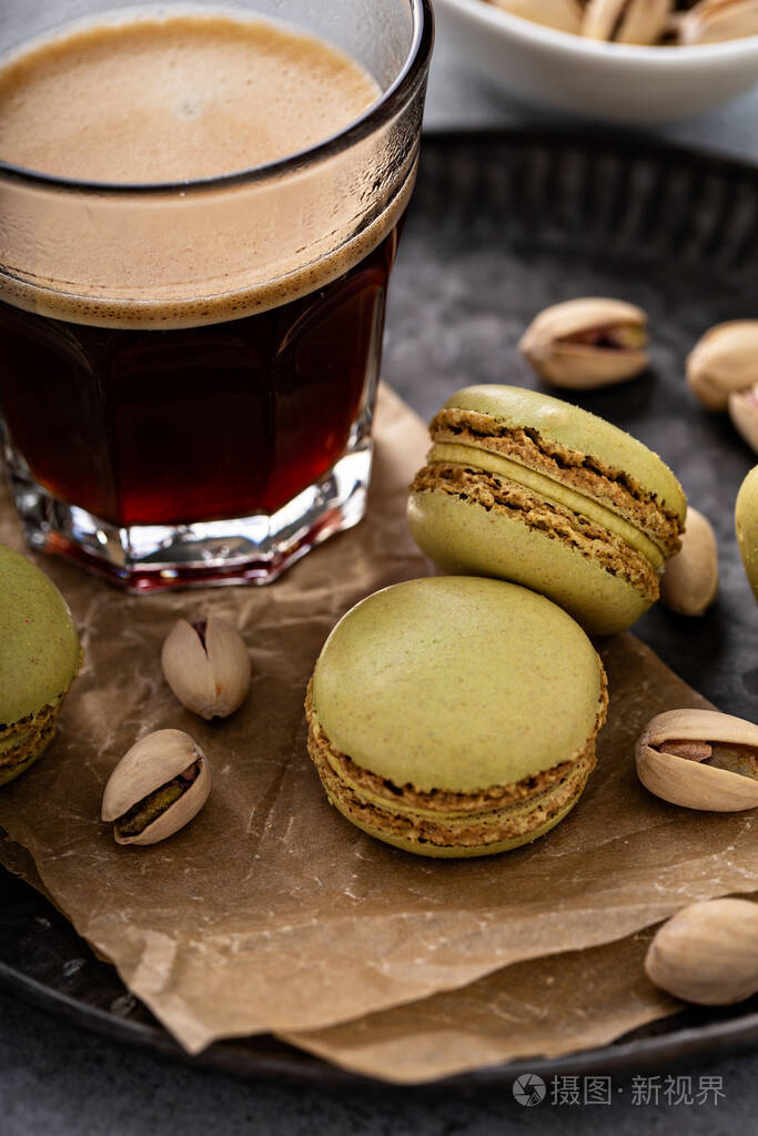 开心果马卡龙配咖啡