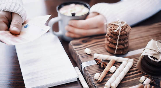 热的 芳香 肉桂色 杯子 茴香 圣诞节 手工制作的 毛衣