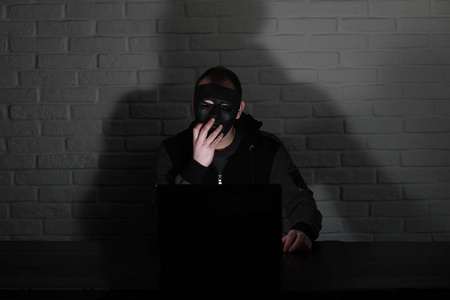 欺诈 阴影 黑客 笔记本电脑 密码 在线 安全 计算机 小偷