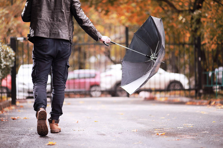 十月 九月 雨伞 步行 美女 秋天 落下 十一月 树叶 男人