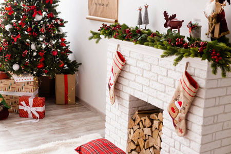 新的 庆祝 松木 圣诞老人 愉快的 壁炉 活的 在室内 房间