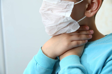 孩子们 过敏 冠状病毒 新型冠状病毒 面具 预防 感染 流行病
