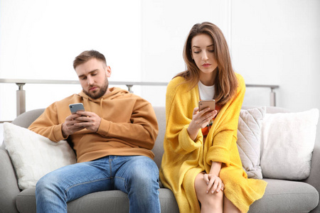 离婚 妻子 家庭 不信任 失望 白种人 技术 智能手机 危机