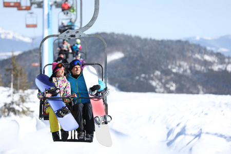 假期 天气 快乐 在一起 成人 微笑 滑雪板 冒险 娱乐