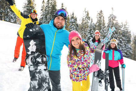 在一起 旅行 乐趣 滑雪者 极端 冒险 冬季 微笑 假期