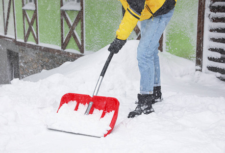 去除 暴风雪 成人 走道 二月 一月 打扫 雪堆 铲子 铲土