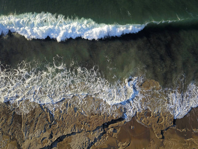 海滩 土地 自然 泡沫 海景 潮汐 海的 无人机 海岸线