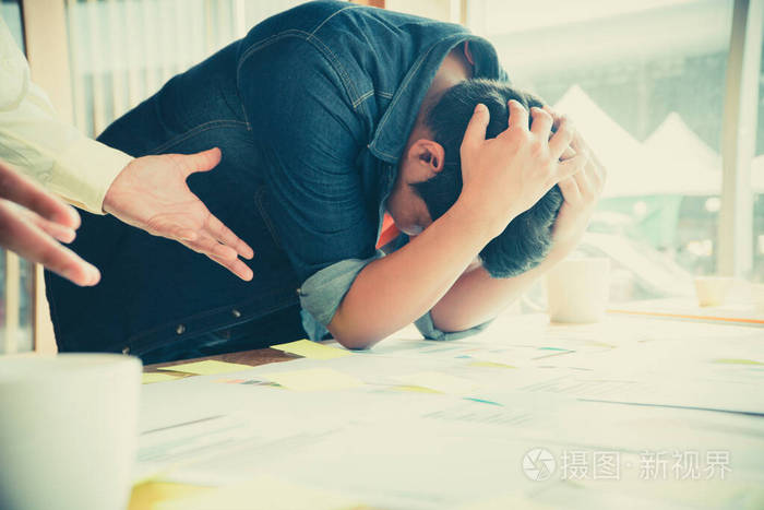 工作 失败 经理 抑郁 商业 思考 男人 失望 挫败感 头痛