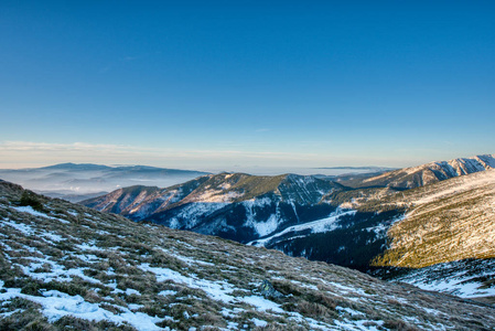 高的 自然 全景图 岩石 冬天 全景 寒冷的 天空 滑雪
