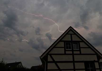 权力 能量 阿姆斯特丹 天空 闪电 自然 美丽的 雷雨 夏天