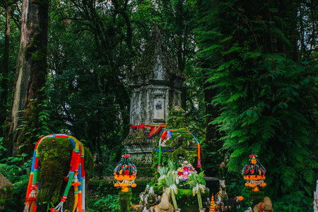 祈祷 寺庙 蜡烛 仪式 地标 美丽的 泰语 和尚 旅行者