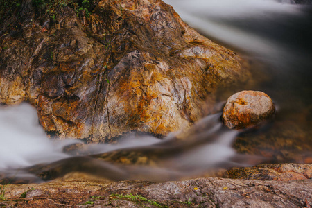 森林 巴伐利亚 暴露 美丽的 自然 环境 秋天 流动 岩石
