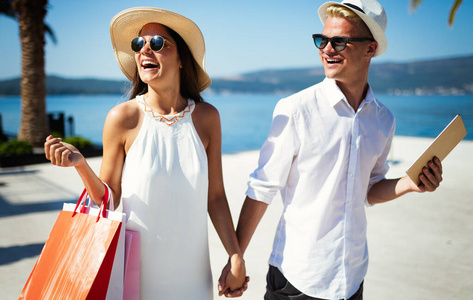 游客 幸福 外部 男人 女人 购物 约会 蜜月 袋子 享受