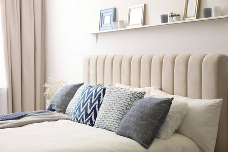 亚麻布 房间 房子 要素 篮子 床头板 安慰 美丽的 床上用品