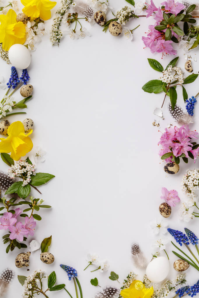 白色背景上的复活节构图