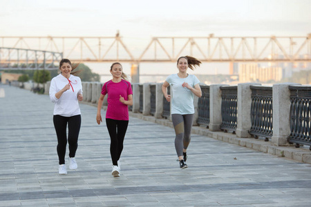 马拉松赛跑 运行 身体 外部 女人 训练 女孩 健身 锻炼