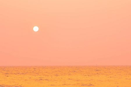 黎明 海洋 轮廓 海滩 颜色 傍晚 美丽的 阳光 天际线