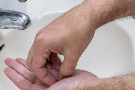 洗涤 消毒 冠状病毒 病毒 保护 男人 纯洁 下沉 浴室