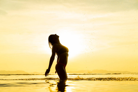 天空 健康 男人 美丽的 海滩 幸福 海岸 日出 太阳 运动